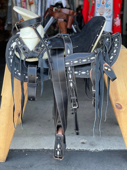 Black and White Ovals with Diamonds Design Cola de Pato 15.5 Horse Saddle