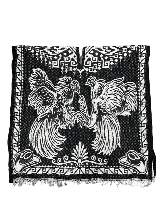 White and Black Roosters Fighting Poncho/Gaban