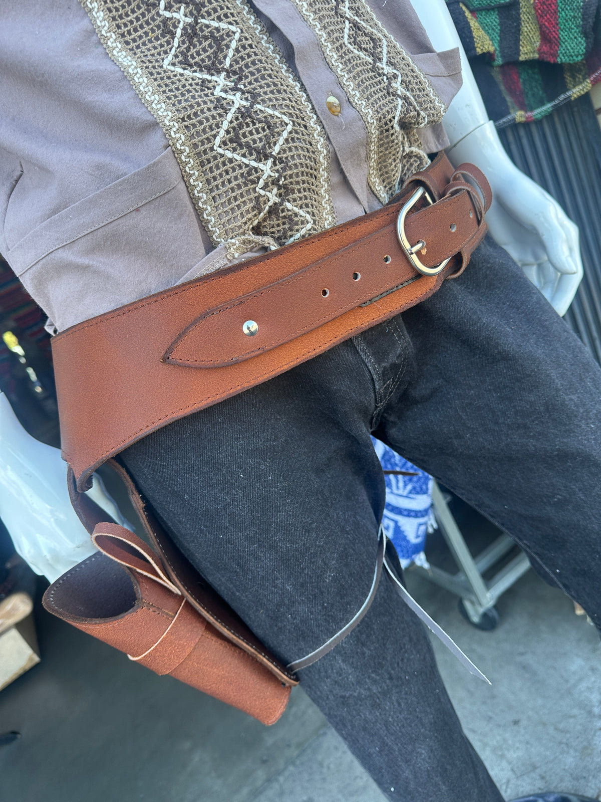 Right Handed Vintage Brown Western Gun Belt Holster — Rodeo