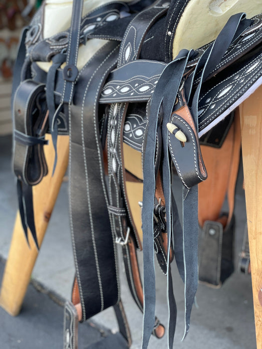 Black and White Ovals with Diamonds Design Cola de Pato 15.5 Horse Saddle